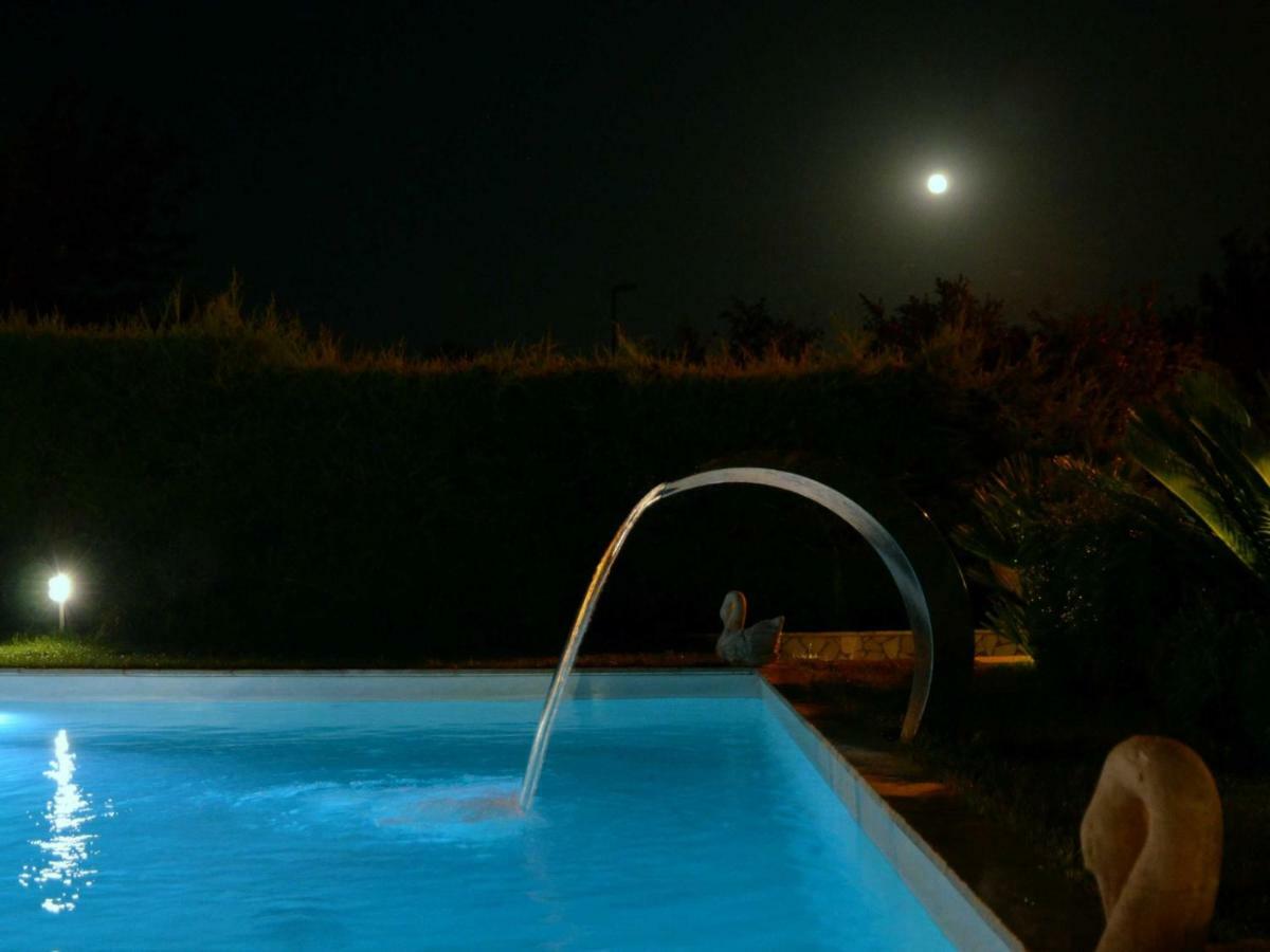 Casa Vacanze Un Tuffo Nel Blu Matera Exterior foto